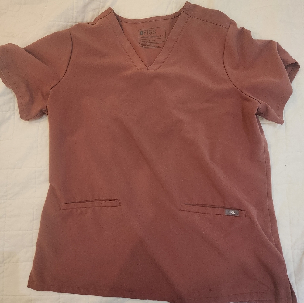Casma Three-Pocket Scrub Top